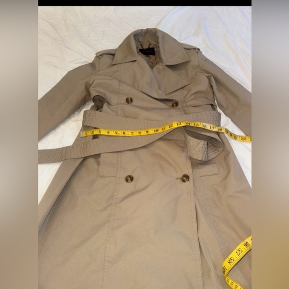 Banana Republic Women’s Beige/Tan Trench Coat Size Small - Picture 3 of 8